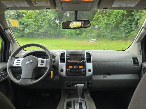 Used 2016 Nissan Frontier SV w/ SV Value Truck Package AWD/4WD image 16
