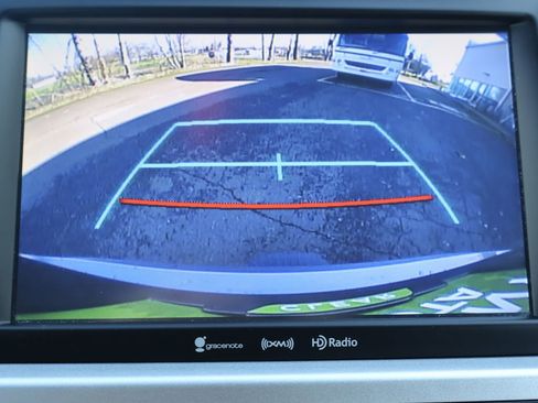 Used 2018 Toyota Highlander SE image 17