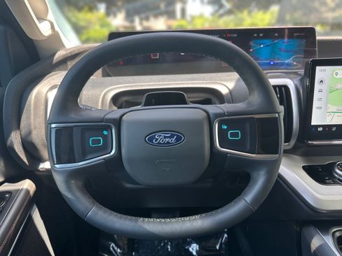 Used 2025 Ford Expedition Active AWD/4WD image 21