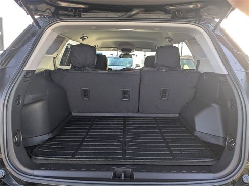 Used 2024 GMC Terrain SLE image 12