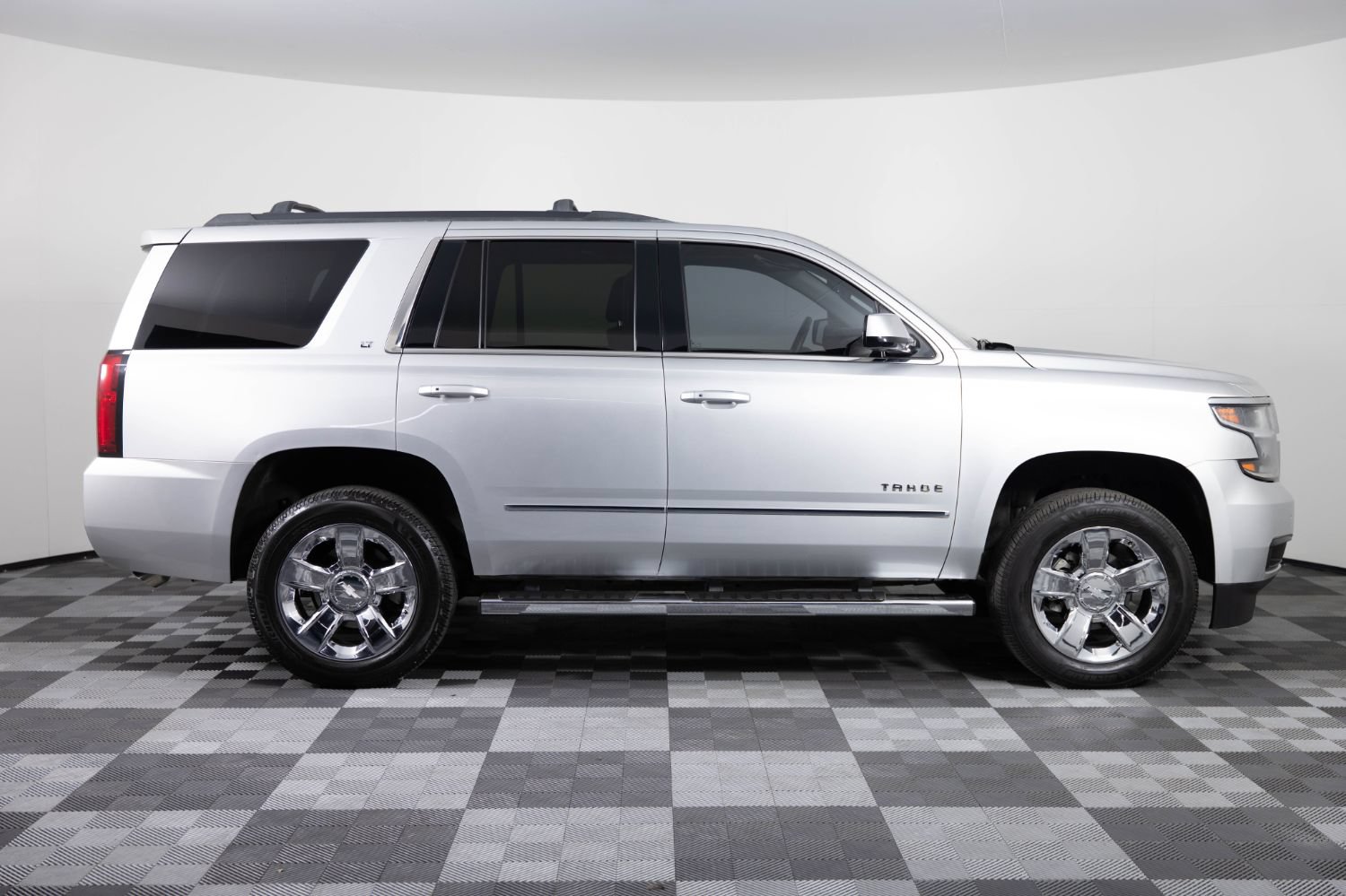 Used 2017 Chevrolet Tahoe LT w/ LT Signature Package AWD/4WD image 9