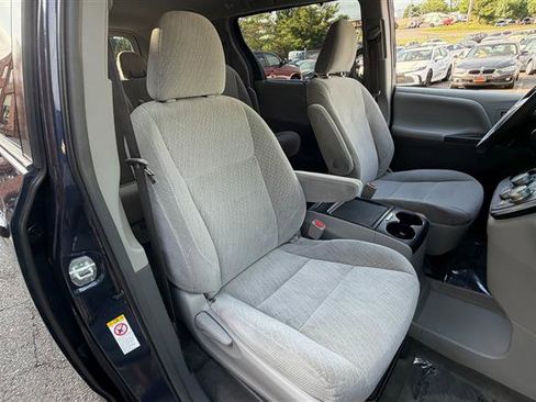 Used 2018 Toyota Sienna LE FWD image 15