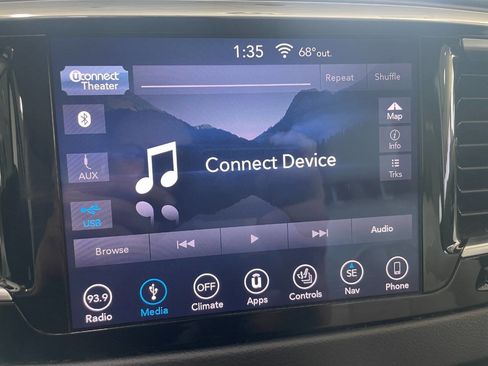 Used 2018 Chrysler Pacifica Touring-L Plus w/ Tire & Wheel Group image 36