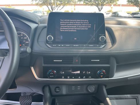 Used 2025 Nissan Rogue SV AWD/4WD image 26