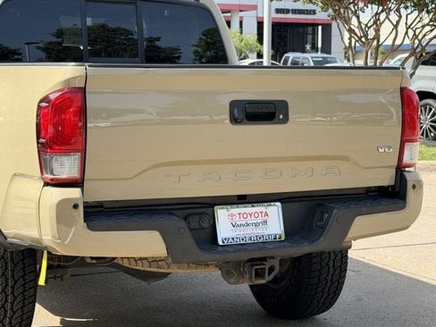 Used 2016 Toyota Tacoma TRD Off-Road w/ Premium & Technology Package AWD/4WD image 6