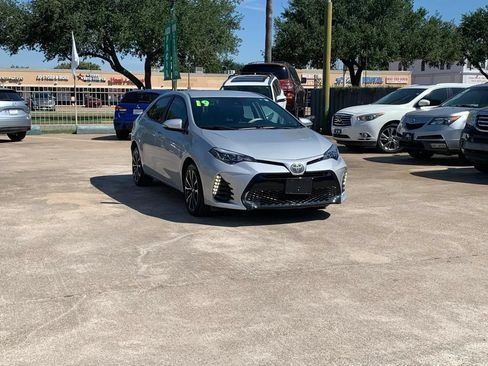Used 2019 Toyota Corolla SE FWD image 3