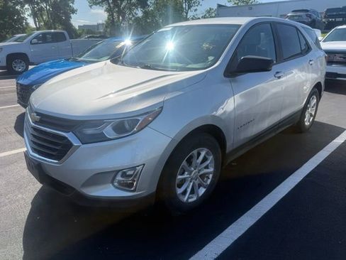 Used 2020 Chevrolet Equinox LS w/ LS Convenience Package FWD image 1