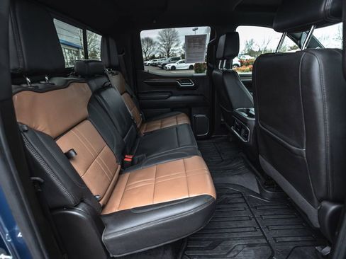 Used 2024 Chevrolet Silverado 1500 High Country w/ Technology Package image 36