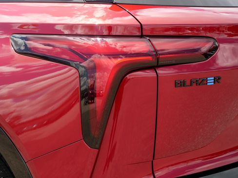 Used 2024 Chevrolet Blazer EV RS AWD/4WD image 17
