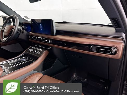 Used 2025 Lincoln Aviator Reserve w/ Equipment Group 201A AWD/4WD image 33