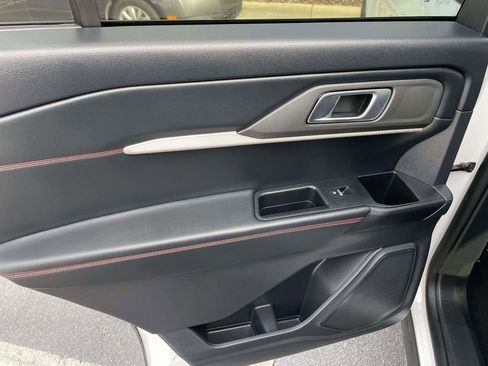 Used 2025 Ford Explorer ST-Line w/ ST-Line Street Pack AWD/4WD image 22