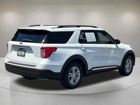 Certified 2023 Ford Explorer XLT RWD image 4