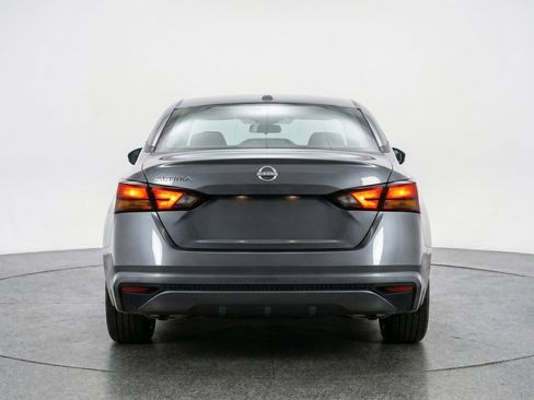 Used 2025 Nissan Altima 2.5 SV FWD image 7