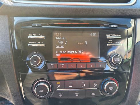 Used 2014 Nissan Rogue S FWD image 29