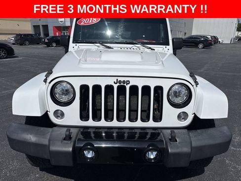 Used 2018 Jeep Wrangler Unlimited Sahara AWD/4WD image 31