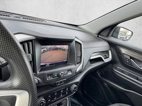 Used 2024 GMC Terrain SLE AWD/4WD image 14