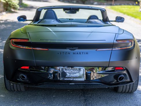 Used 2025 Aston Martin DB12 Convertible RWD image 94