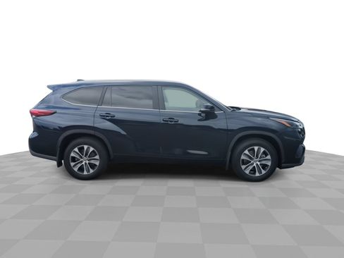 Used 2023 Toyota Highlander XLE FWD image 9