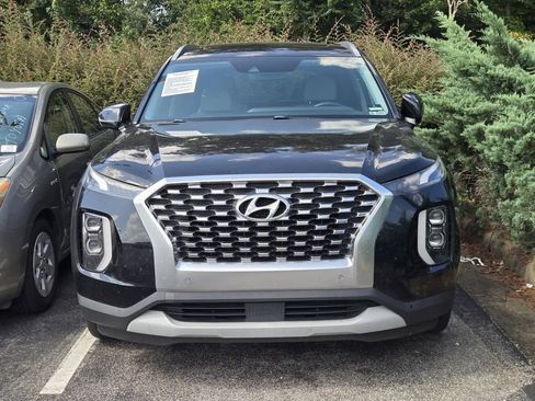 Used 2020 Hyundai Palisade SEL w/ Premium Package FWD image 2