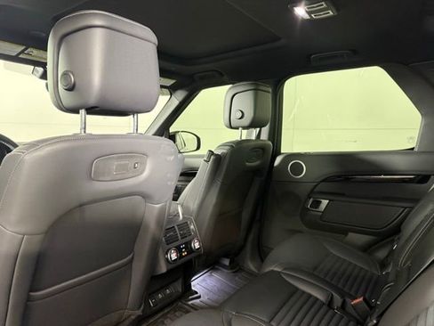 Certified 2025 Land Rover Discovery S image 26