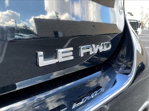 Used 2021 Toyota Highlander LE image 10