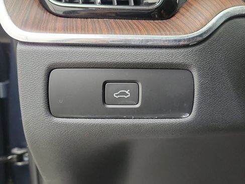 Certified 2024 Volvo XC60 B5 Plus w/ Protection Package Premier image 33