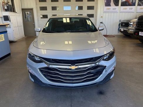 Used 2019 Chevrolet Malibu LT FWD image 4