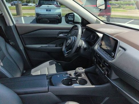 Used 2023 Nissan Rogue SV w/ SV Premium B Package FWD image 10