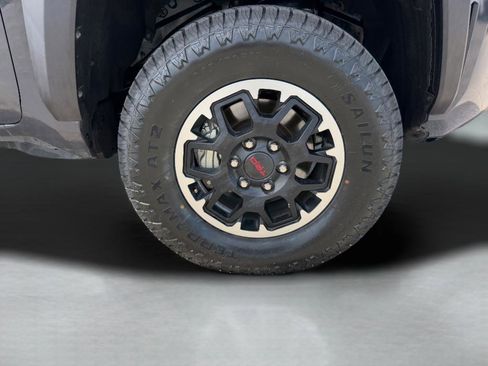 Used 2025 Toyota Tacoma TRD Off-Road AWD/4WD image 12