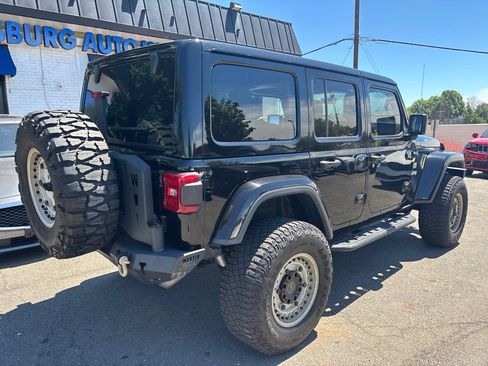 Used 2018 Jeep Wrangler Unlimited Sahara AWD/4WD image 5
