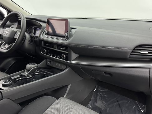 Used 2025 Nissan Rogue SV image 36