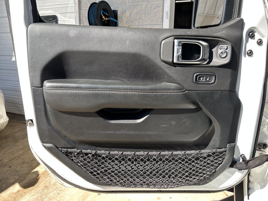 Used 2020 Jeep Gladiator Overland AWD/4WD image 9