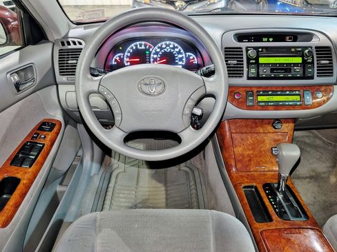 Used 2005 Toyota Camry XLE image 32