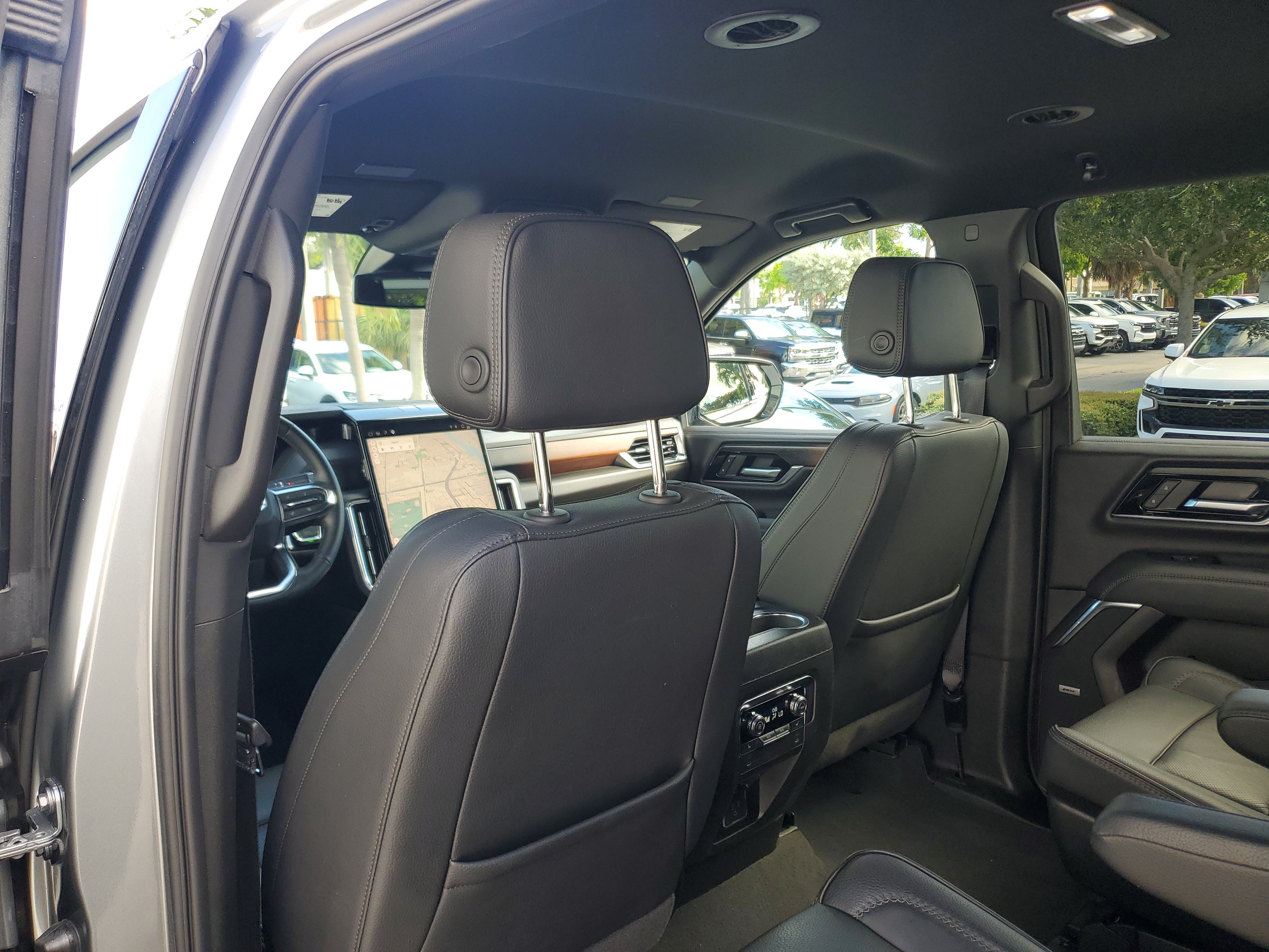 Used 2025 GMC Yukon XL Denali AWD/4WD image 16