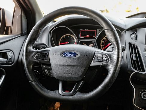 Used 2018 Ford Focus ST image 16