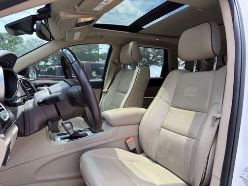 Used 2019 Jeep Grand Cherokee Overland RWD image 7
