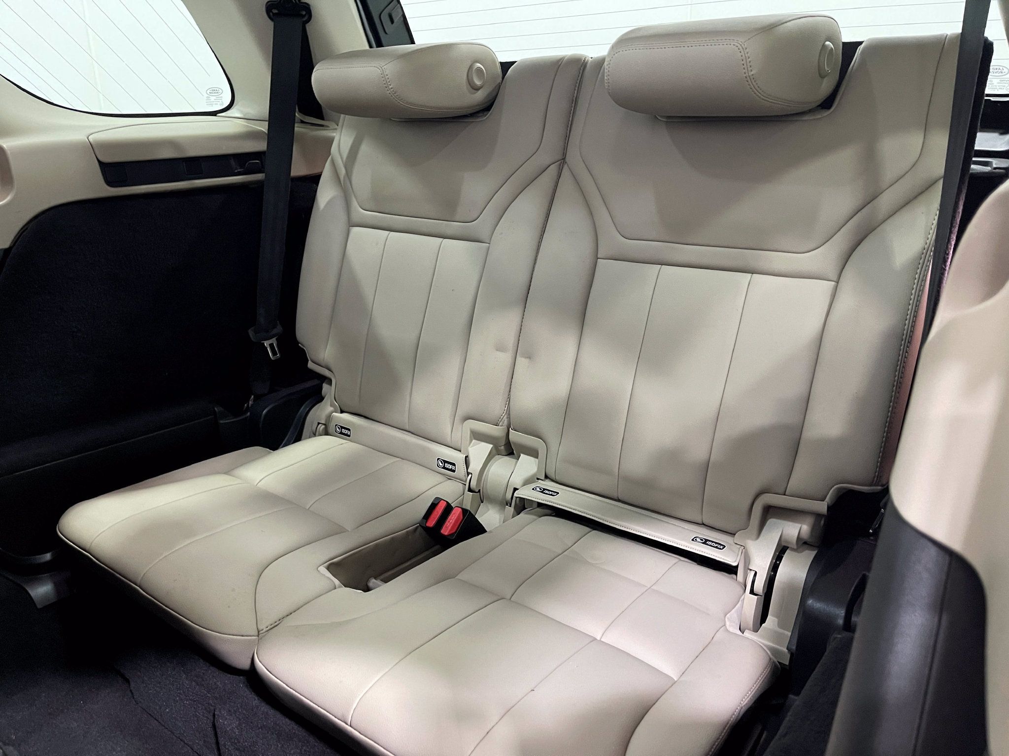 Used 2018 Land Rover Discovery HSE AWD/4WD image 31