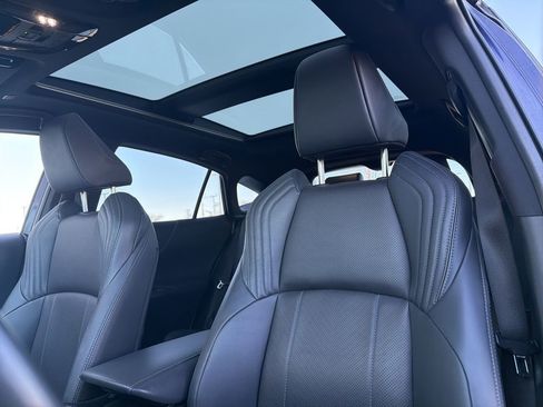 Used 2024 Toyota Venza Limited image 8