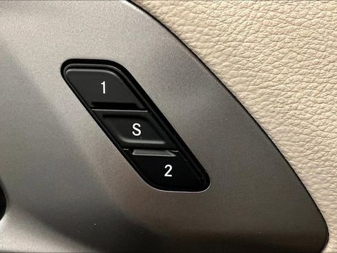 Used 2024 Chrysler Pacifica Touring-L FWD image 37