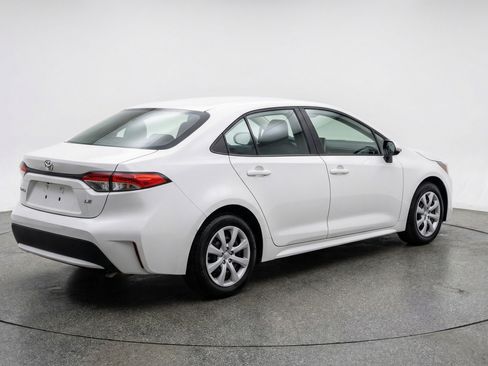 Used 2025 Toyota Corolla LE FWD image 9
