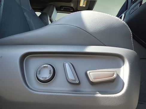 Used 2025 Toyota 4Runner Limited image 16