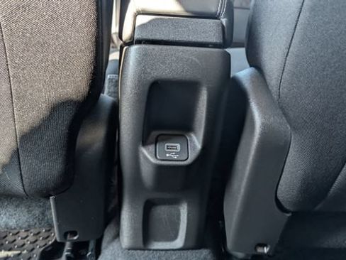Used 2022 Jeep Renegade Latitude AWD/4WD image 12