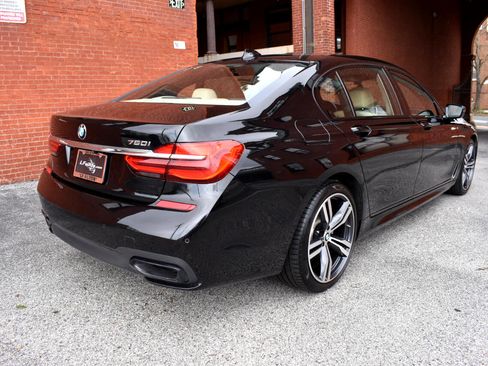 Used 2019 BMW 750i 750i Sedan w/ Executive Package image 3