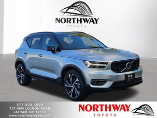 Used 2019 Volvo XC40 T5 R-Design image 1