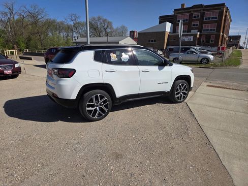Used 2025 Jeep Compass Limited w/ Elite Group AWD/4WD image 4