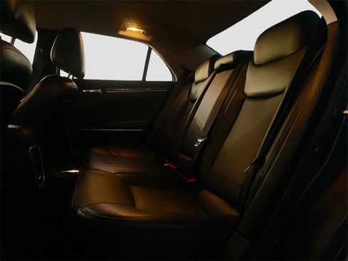 Used 2021 Chrysler 300 Touring L image 24