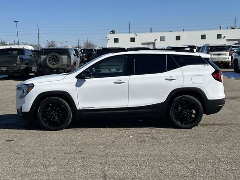 Used 2022 GMC Terrain SLT w/ Elevation Edition image 2