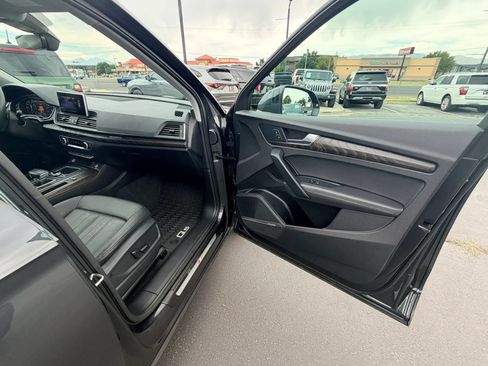 Used 2020 Audi Q5 e Premium Plus w/ Premium Plus Package AWD/4WD image 24