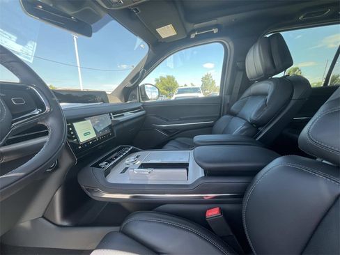 New 2025 Lincoln Navigator Reserve w/ Jet Appearance Package image 10