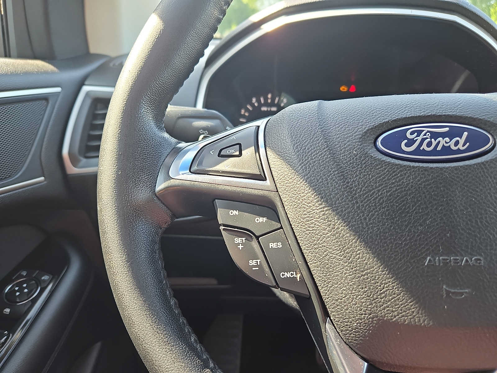 Used 2018 Ford Edge SEL FWD image 20